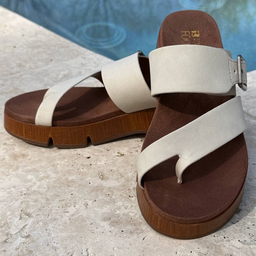White Mountain Cream and Brown Sandals - Picture 2 of 13